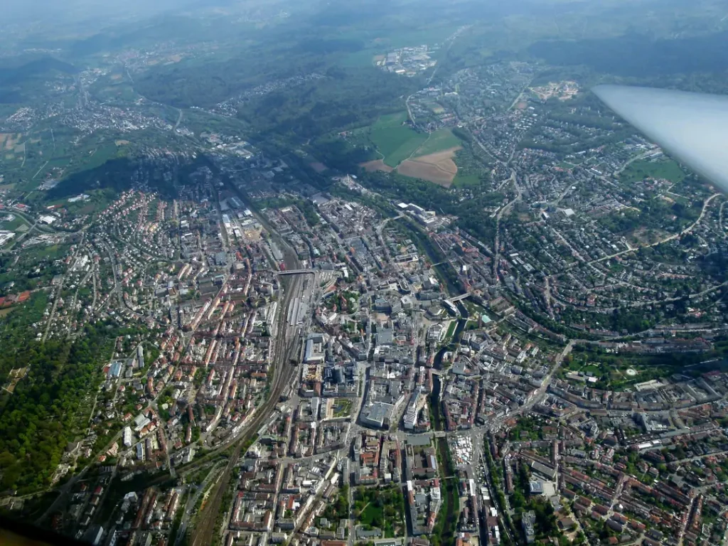 Luftaufnahme der Pforzheimer Innenstadt in östlicher Blickrichtung