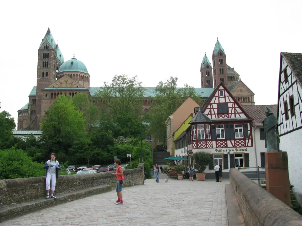Speyerer Dom und Sonnenbrücke am Speyerbach