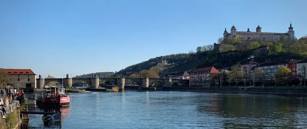 Alte Mainbrücke und Festung Marienberg in Würzburg